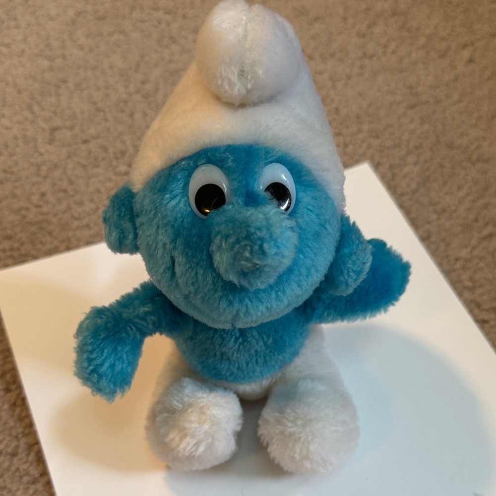 Vintage 1981 Plush Smurf stuffed doll created by Peyo Wallace Berrie & Co.